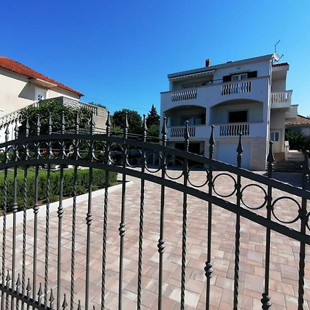 Apartments Petin Zadar Buitenkant foto